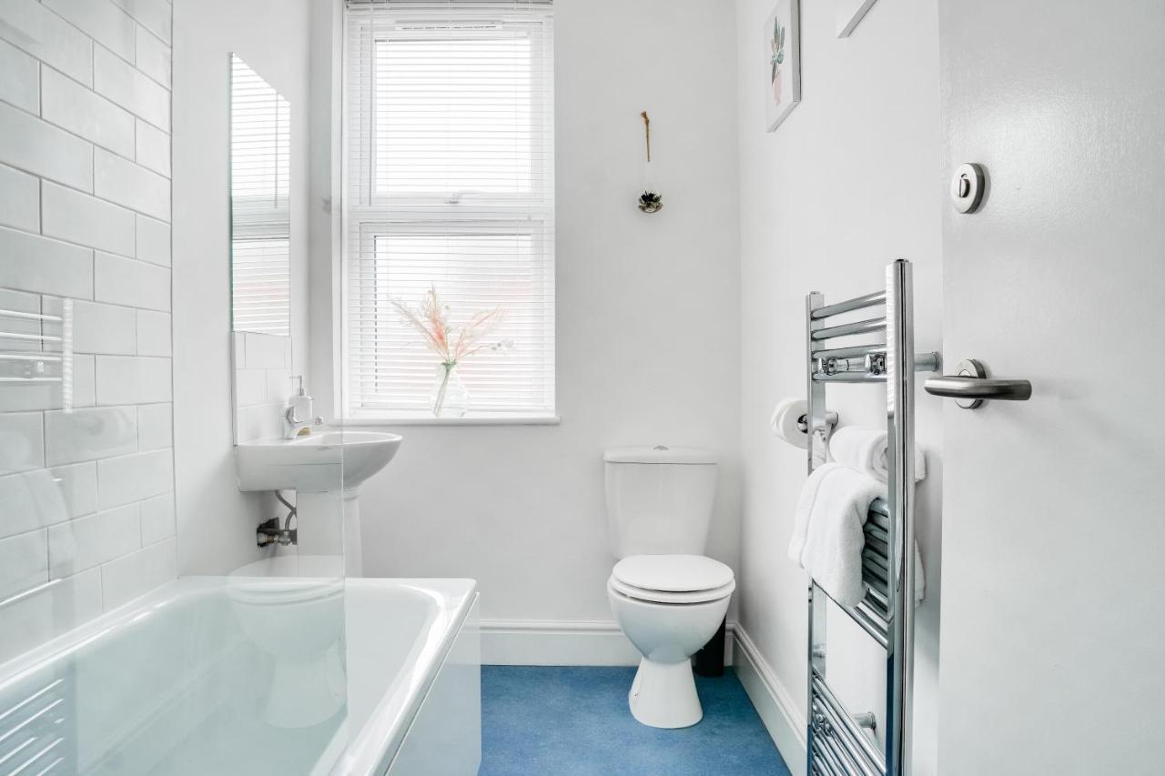 Spacious 4 Bedroom House Near Leeds Cc Beeston Hill Exterior photo